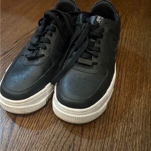 Women’s 7.5 Nike Air Force 1 Pixel